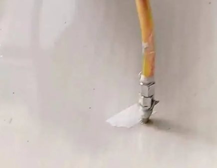 集美瓷砖空鼓维修公司专业解答在瓷砖铺贴过程中，如果使用的砂料过粗（如全部使用了粗砂），可能会导致以下问题